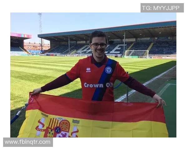 足球明星如何通过个人魅力和竞技表现迅速走红的背后故事与秘诀分析